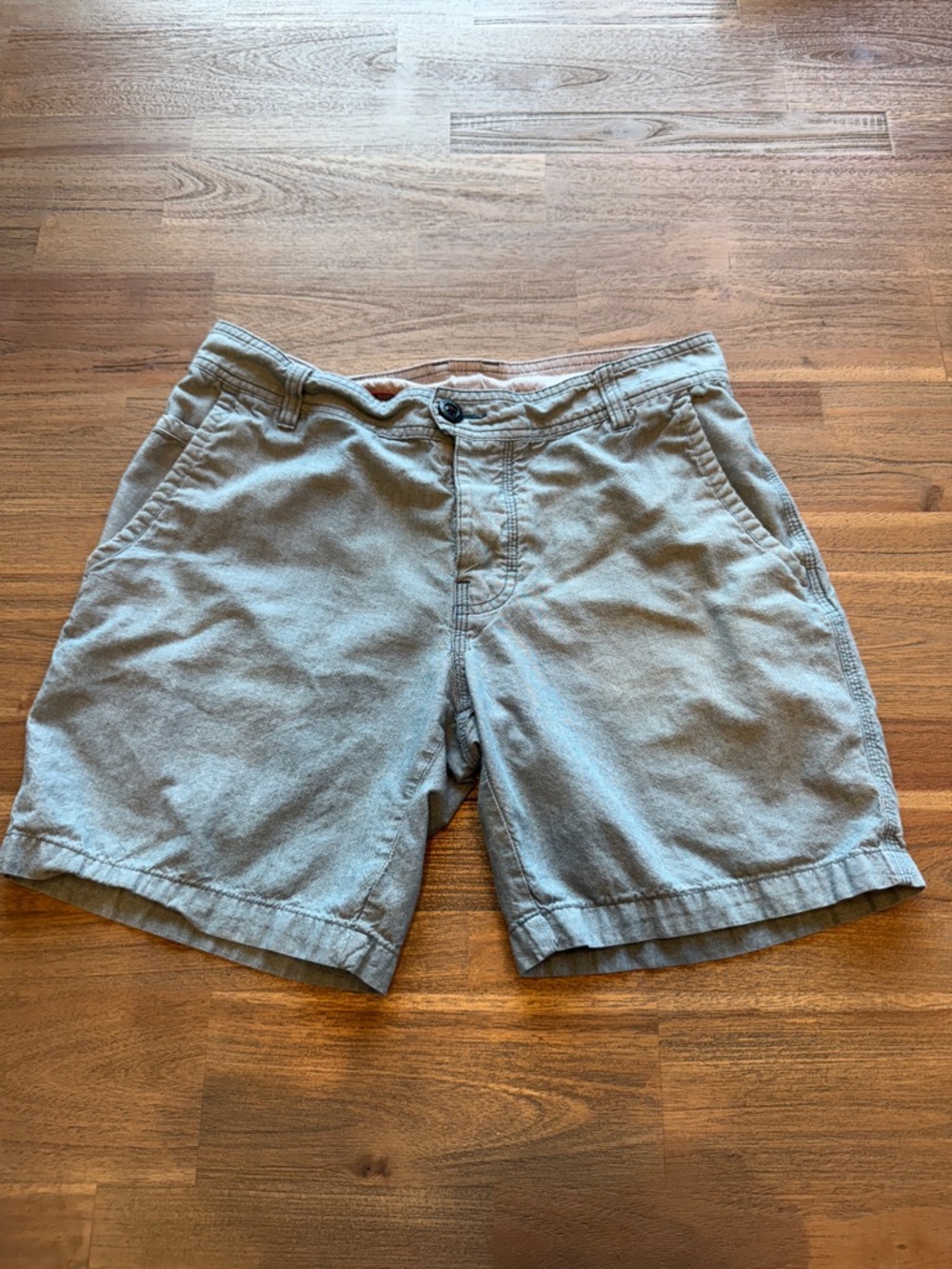 Columbia Mens Shorts 32W 8L Blue Faded Denim Look Button Fly Casual Hiking